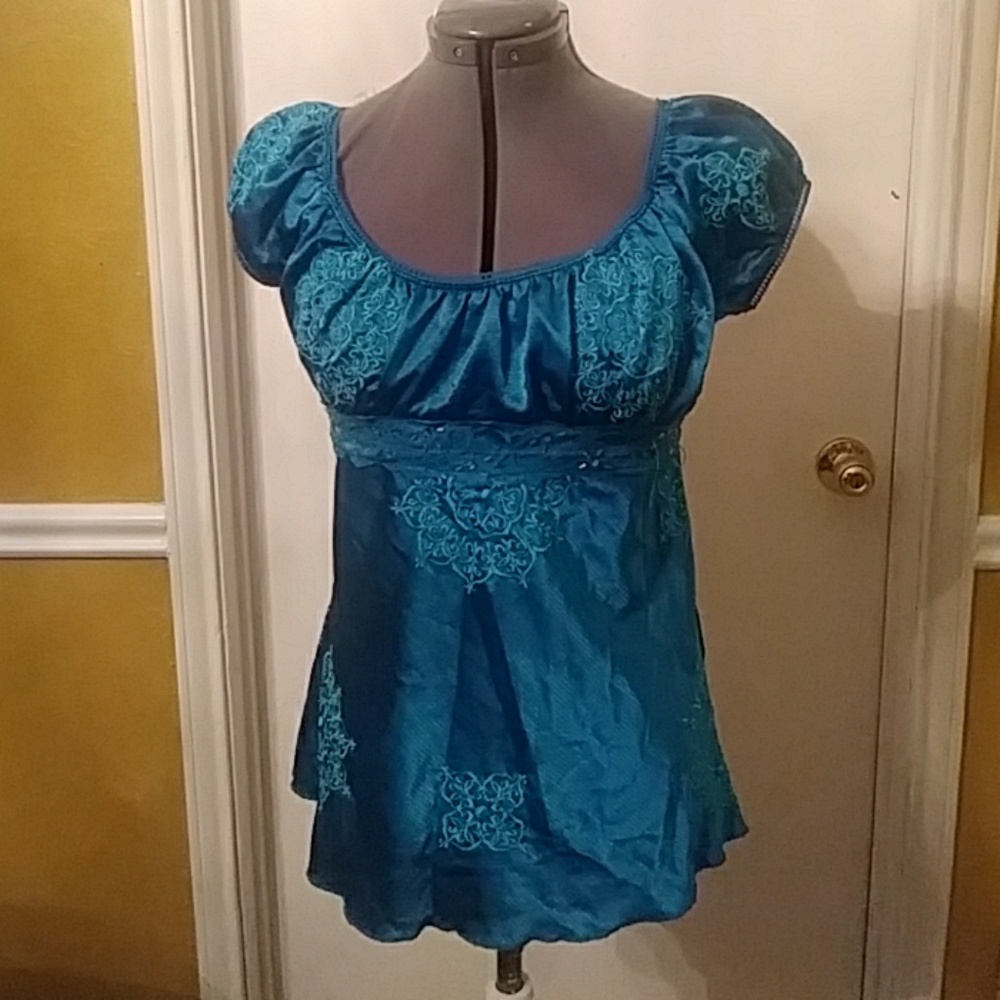 Tie back top